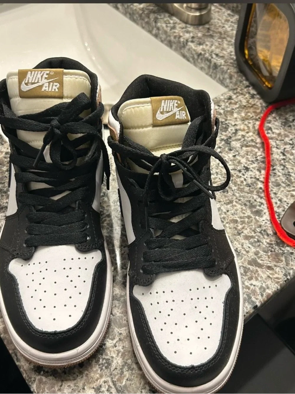 Jordan 1 Mid - Black White Tan